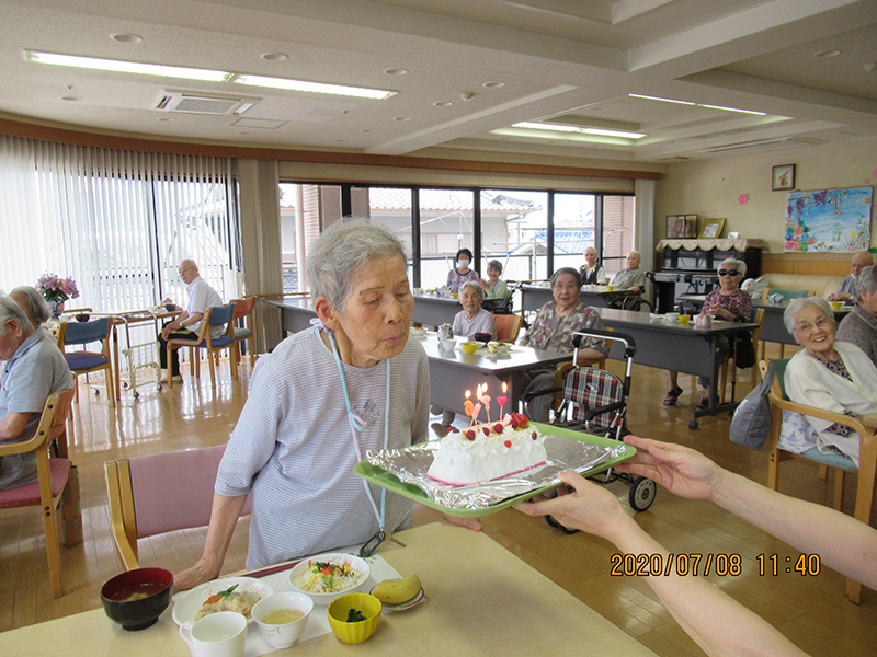 2020年7月誕生日会2 - ケアハウス福山