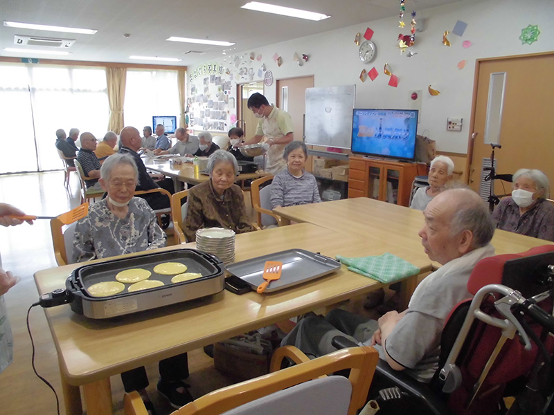 おやつ作り『アイスのせホットケーキ』1 - ショートまなぐら