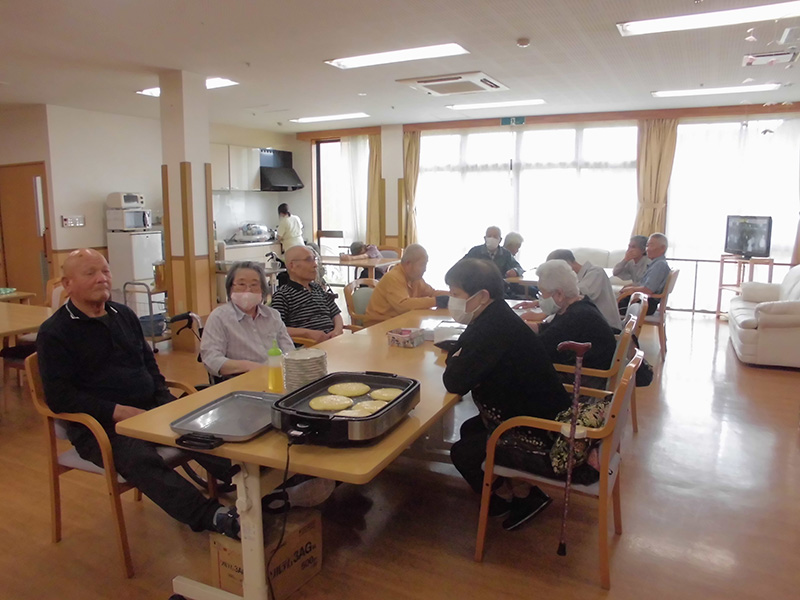 おやつ作り『アイスのせホットケーキ』2 - ショートまなぐら