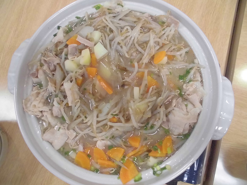お昼作り『具だくさん豚汁』1 - ショートまなぐら
