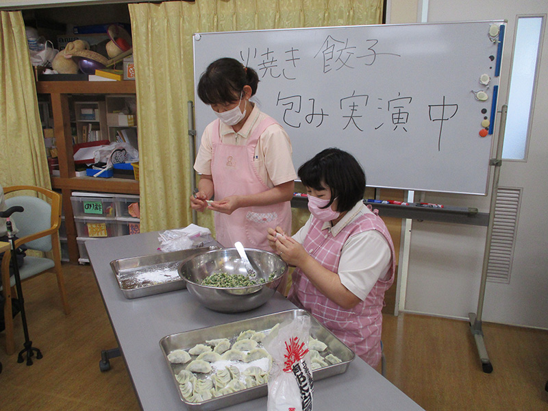手作り焼き餃子1 - デイまなぐら