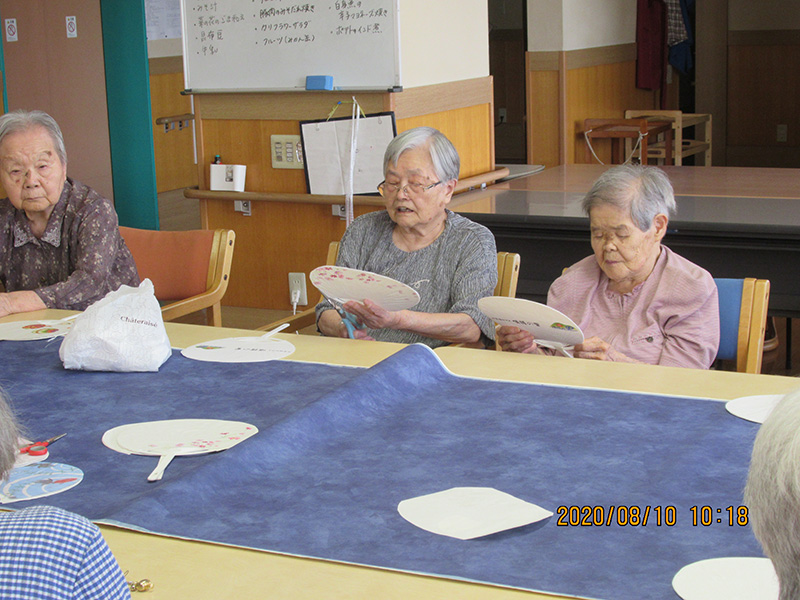 2020年8月うちわ工作2 - ケアハウス福山