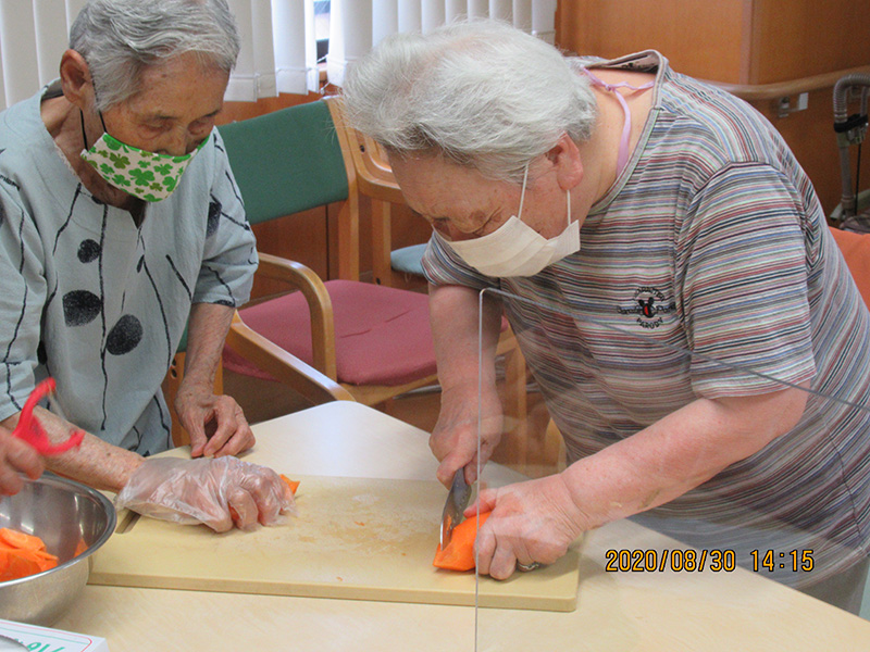 2020年8月食彩クラブカレー作り1 - ケアハウス福山