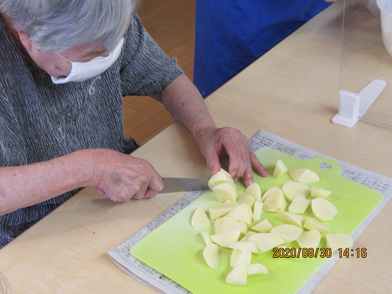2020年8月食彩クラブカレー作り2 - ケアハウス福山