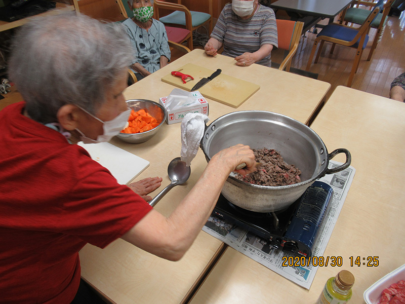 2020年8月食彩クラブカレー作り3 - ケアハウス福山