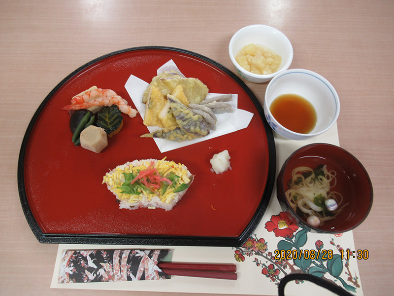 2020年8月昼食押し寿司1 - ケアハウス福山