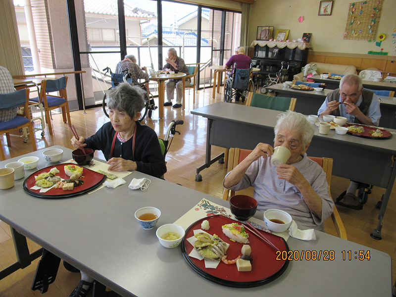 2020年8月昼食押し寿司2 - ケアハウス福山