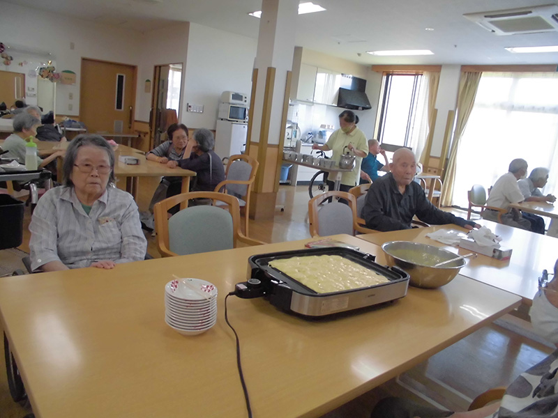 おやつ作り『たこ焼き型ホットケーキ』1 - ショートまなぐら