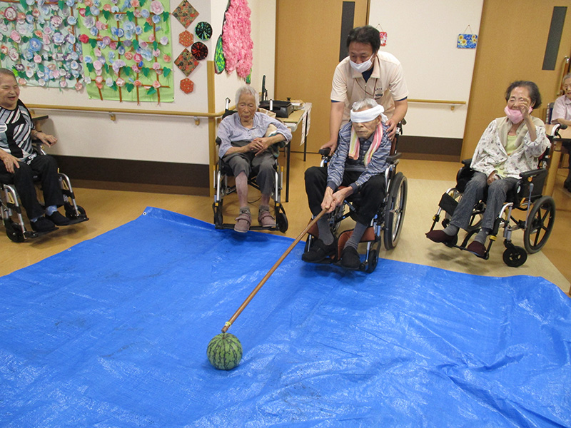 スイカ割り2 - 小多機まなぐら南