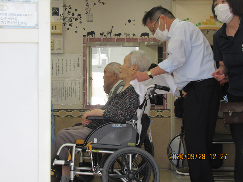 202009散髪1 - ケアハウス福山