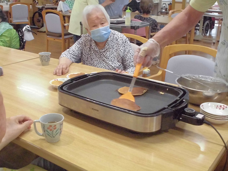 おやつ作り『りんご入りホットケーキ』1 - ショートまなぐら