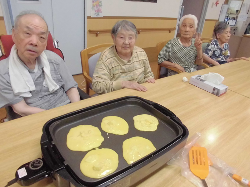 おやつ作り『りんご入りホットケーキ』2 - ショートまなぐら