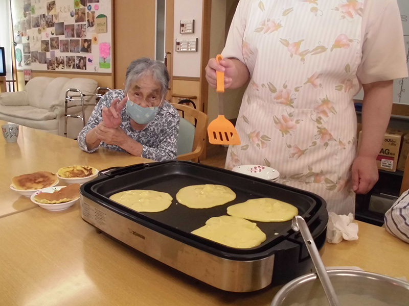 おやつ作り『りんご入りホットケーキ』3 - ショートまなぐら