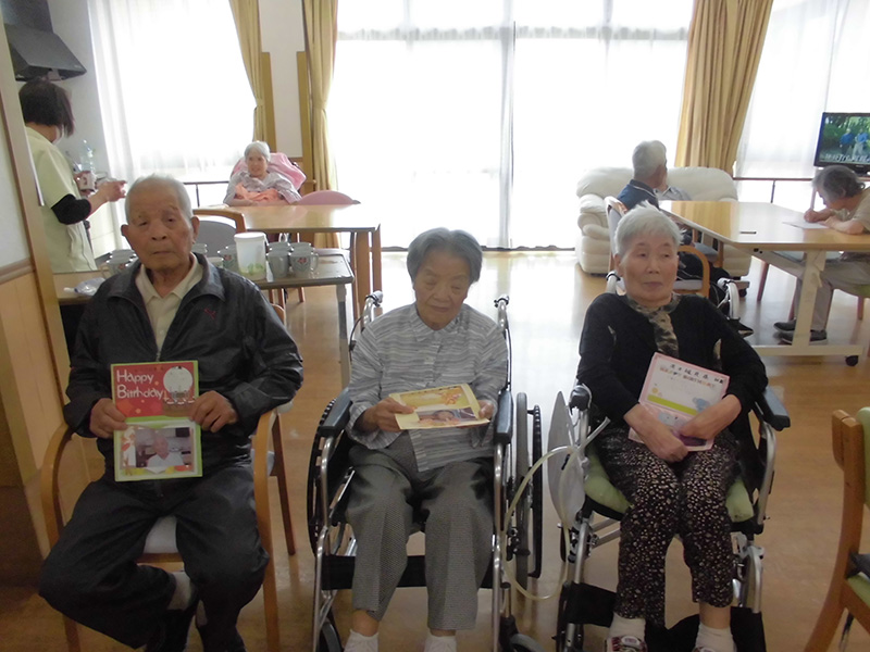 今月のお誕生日 - ショートまなぐら