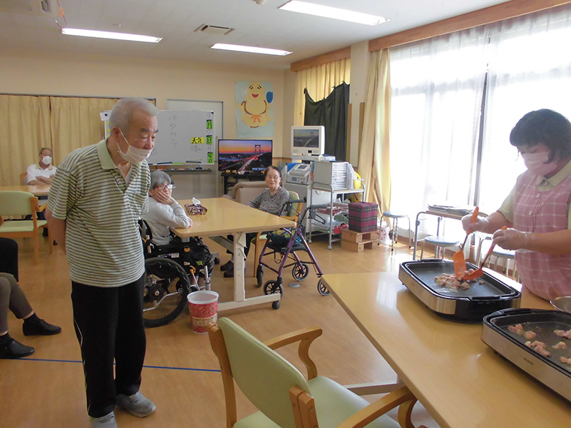 ホットプレートでオムライス1 - デイまなぐら