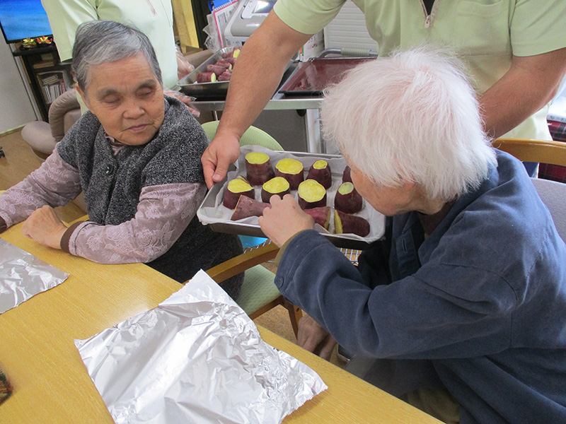 焼き芋1 - デイまなぐら