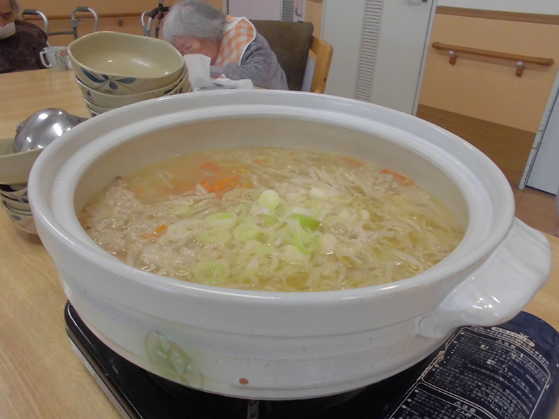 お昼作り『豚もやし鍋・坦々風』3 - ショートまなぐら