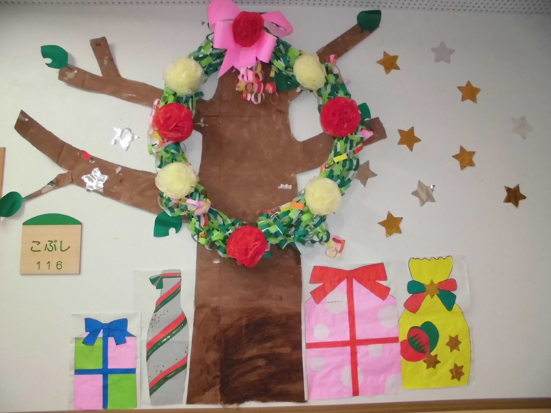 壁画作り『クリスマスリース』 - ショートまなぐら