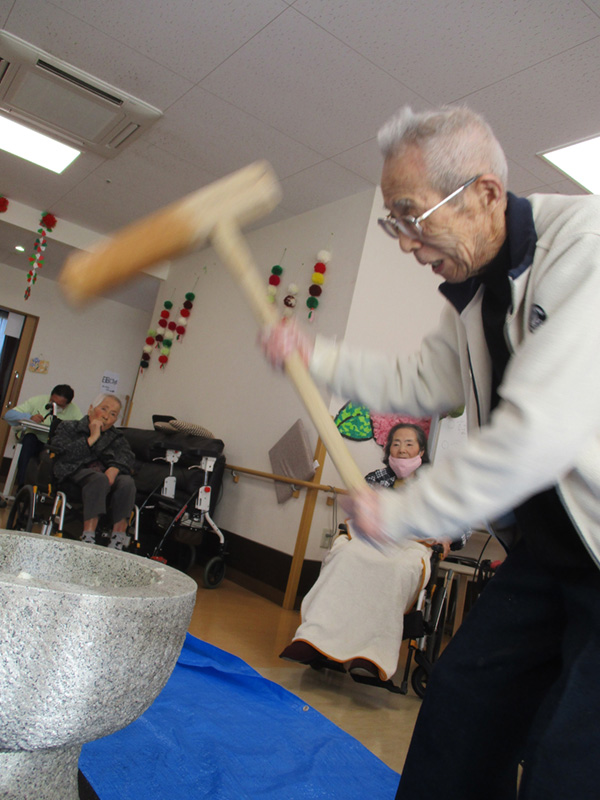 餅つき3 - 小多機まなぐら南