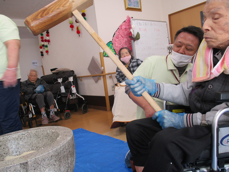 餅つき4 - 小多機まなぐら南