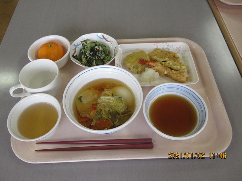 1月2日お雑煮 - ケアハウス福山