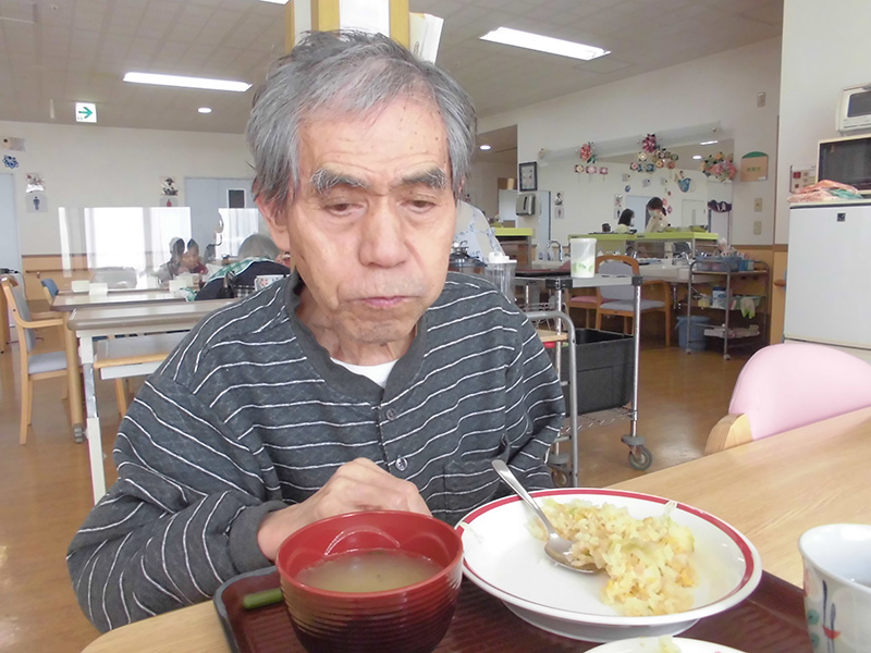 お昼作り『ごろっとベーコンレタスチャーハンと焼き餃子』2 - ショートまなぐら