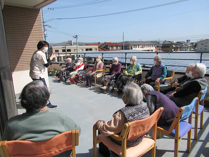 レク　日向ぼっこ - ケアハウス福山