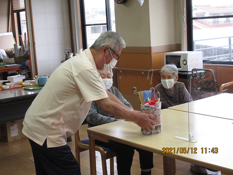 2021年5月誕生日会2 - ケアハウス福山