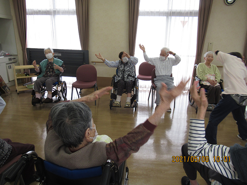 2021年5月レク お手玉遊び3 - ケアハウス福山