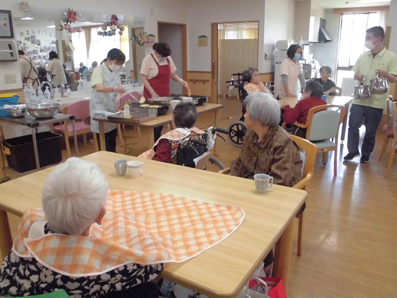 おやつ作り『米粉のホットケーキ』1 - ショートまなぐら