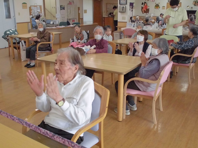 レクリエーション『リズム体操』3 - ショートまなぐら