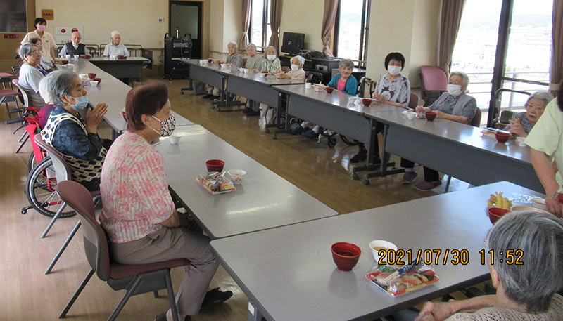 テイクアウトで会食会 - ケアハウス福山