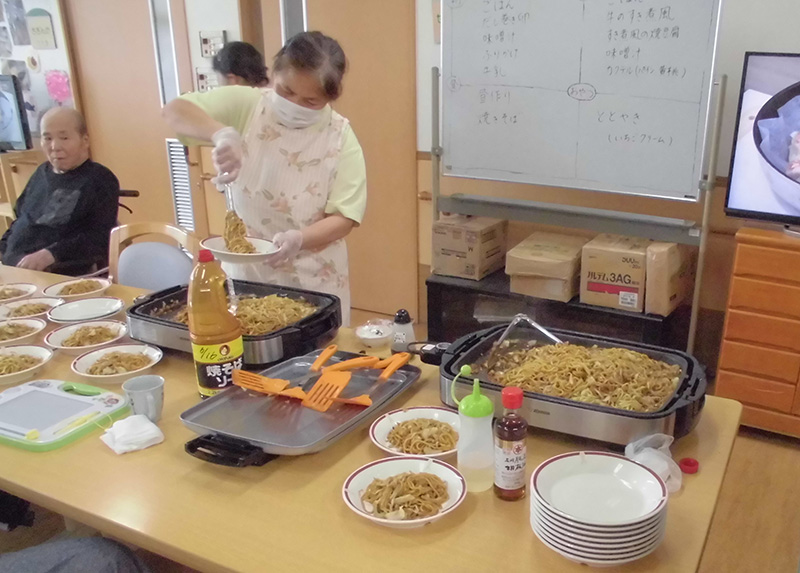 お昼作り『焼きそば』1 - ショートまなぐら