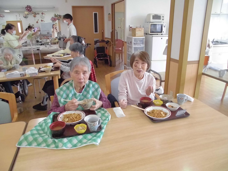 お昼作り『焼きそば』2 - ショートまなぐら