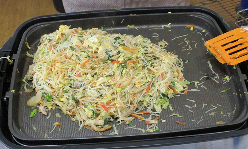 昼食つくり【焼きビーフン】1 - デイまなぐら