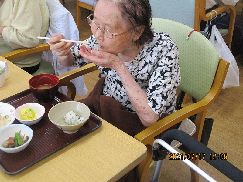 昼食つくり【焼きビーフン】3 - デイまなぐら