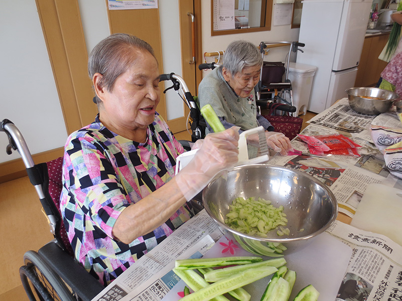 お昼作り【お好み焼き】1 - 小多機まなぐら南