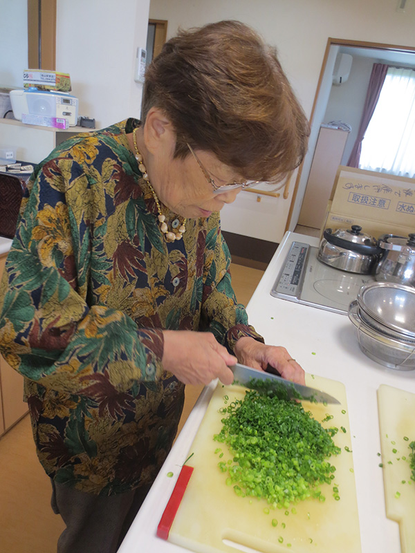 お昼作り【お好み焼き】2 - 小多機まなぐら南