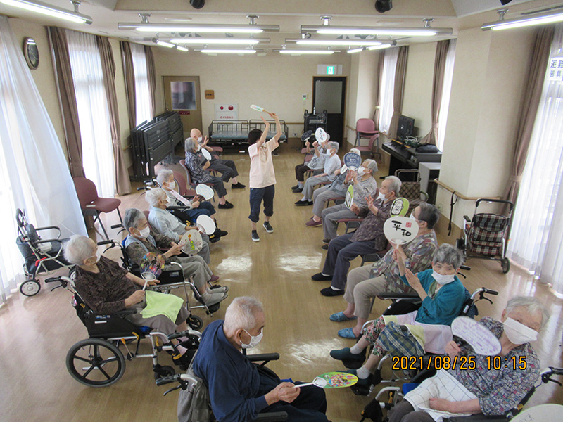 レク大会 盆踊り1 - ケアハウス福山