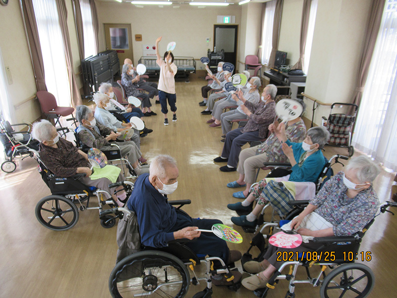 レク大会 盆踊り2 - ケアハウス福山