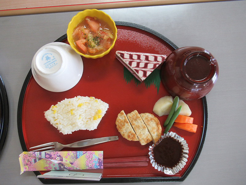 突然のケーキ付き昼食1 - ケアハウス福山