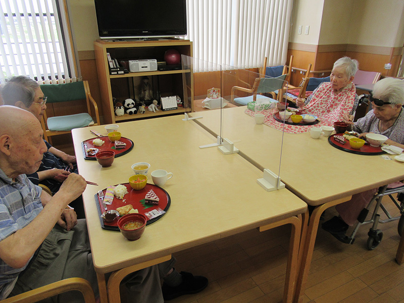 突然のケーキ付き昼食2 - ケアハウス福山