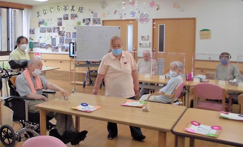 レクリエーション『お手玉でポン』3 - ショートまなぐら