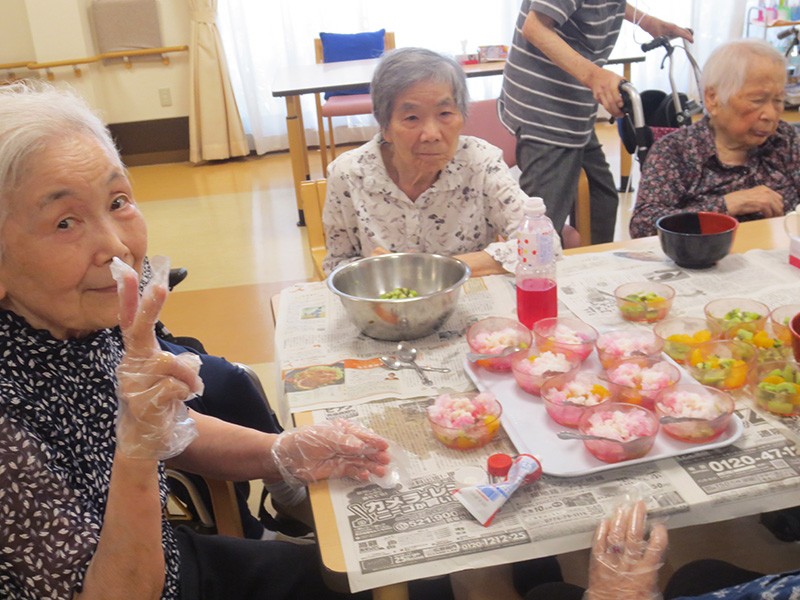 かき氷作り - 小多機まなぐら南