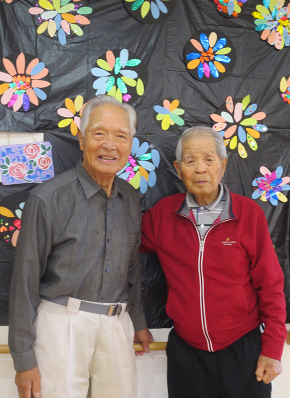 男前2人と花火 - 小多機まなぐら南