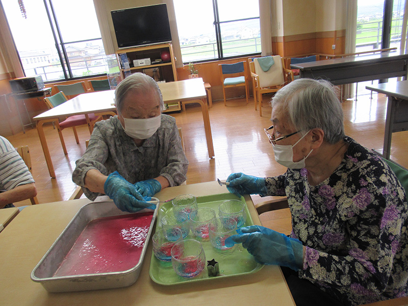 カラフルゼリー作り 2 - ケアハウス福山