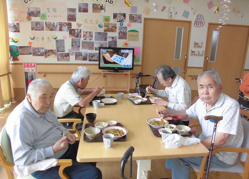 お昼作り『屋台風焼きそば』1 - ショートまなぐら