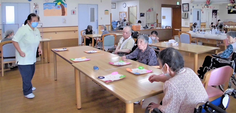 レクリエーション『お手玉でポン』 - ショートまなぐら