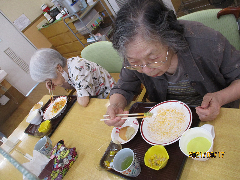 お昼作り　『ナポリタン』 - デイまなぐら