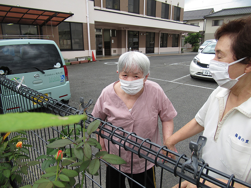 庭にお花を見に行こう - デイ備後